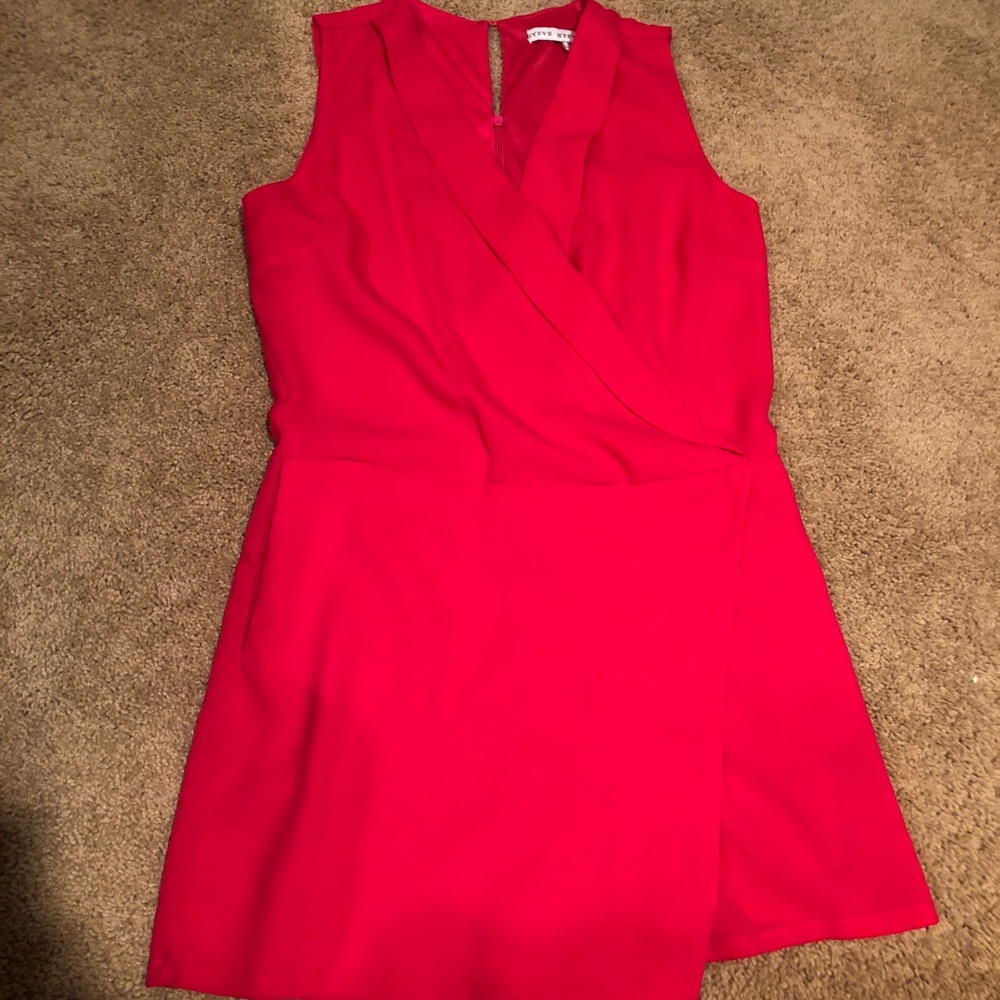 Hot pick short romper with detailing